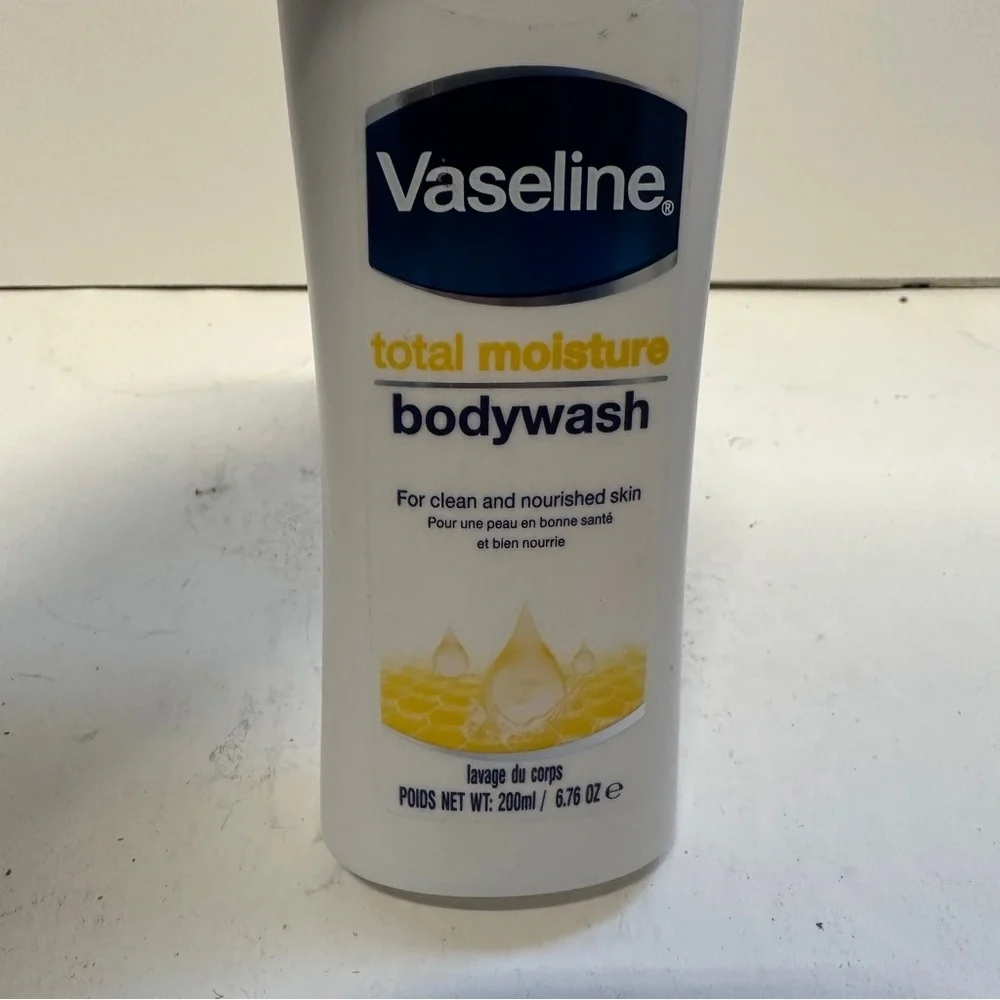 Vaseline Total Moisture Body Wash 6.76 OZ HTF